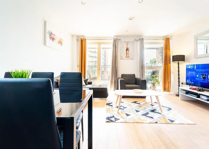 Greenwich Station Suite: Luxury 2-Bed with PlayStation London