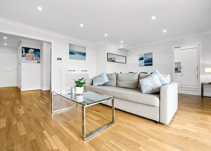 Stunning Flat On King'S Road, Chelsea With Balcony Apartment London